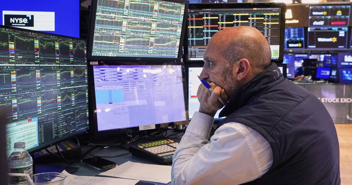 Las acciones estadounidenses se hunden cuando S&P 500 cae a su primera pérdida en 7 días