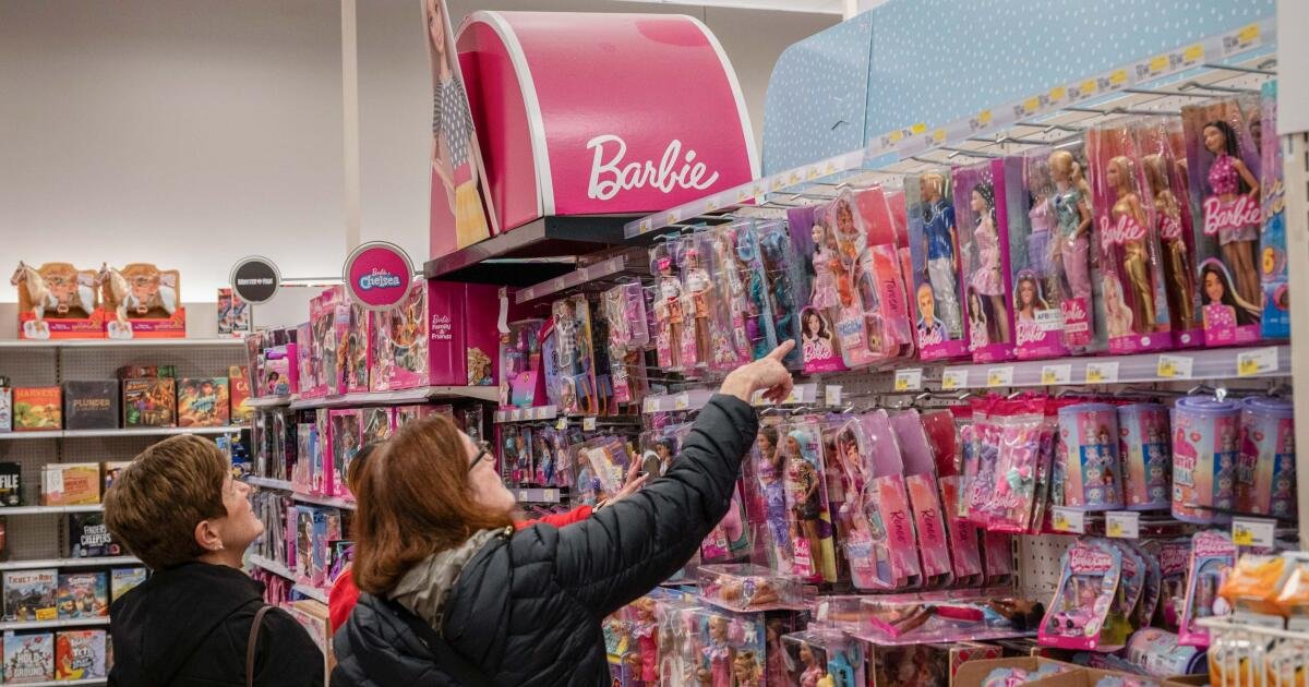 Mattel considera aumentos de precios en respuesta a los aranceles después de que Trump dice que los niños no necesitan muchas muñecas