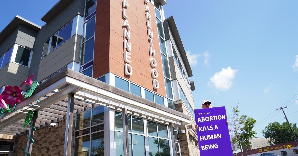 Afiliado de Planned Parenthood para cerrar 8 clínicas en Iowa y Minnesota