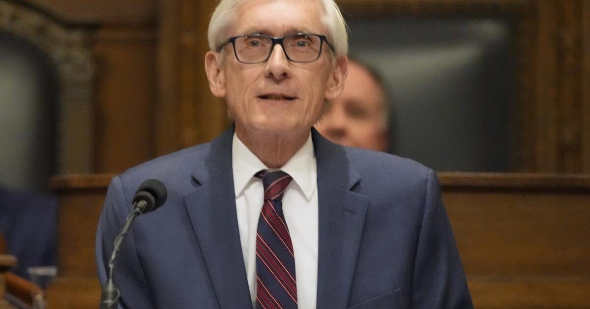 El gobernador de Wisconsin dice que no tiene miedo después de que el funcionario de Trump sugiere un posible arresto