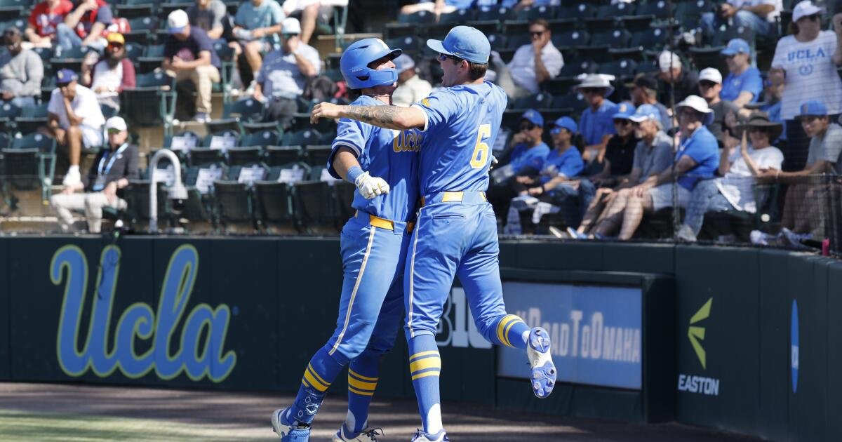 El béisbol de UCLA aplasta a Fresno State detrás de Barrage de 22 hits en el primer partido regional de la NCAA