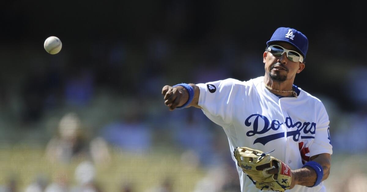 El ex campocorto de los Dodgers, Rafael Furcal, arrestado por presunto incidente de lanzamiento de roca