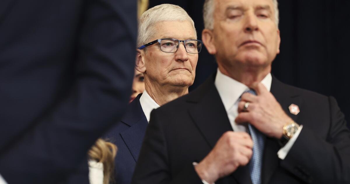 Apple está de vuelta en la mira de Trump sobre donde se hacen los iPhones