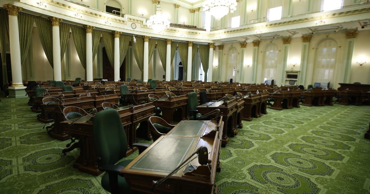 Los legisladores demócratas de California huelen al acuerdo sobre la solicitud de la legislación de menores