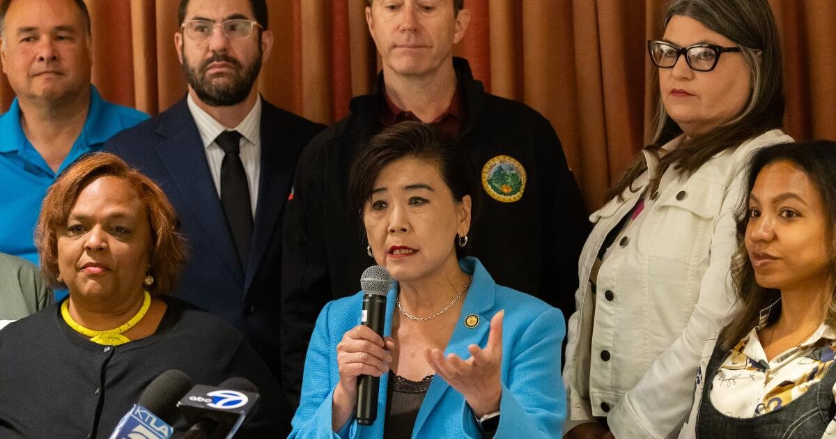La representante Judy Chu y los defensores presionan a FEMA para obtener más asistencia de vivienda para los sobrevivientes de incendios de Eaton