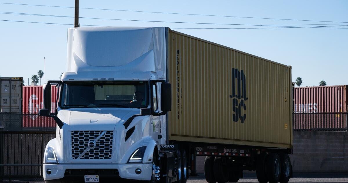 California demanda por la política de Trump que vincula las subvenciones de transporte a la inmigración