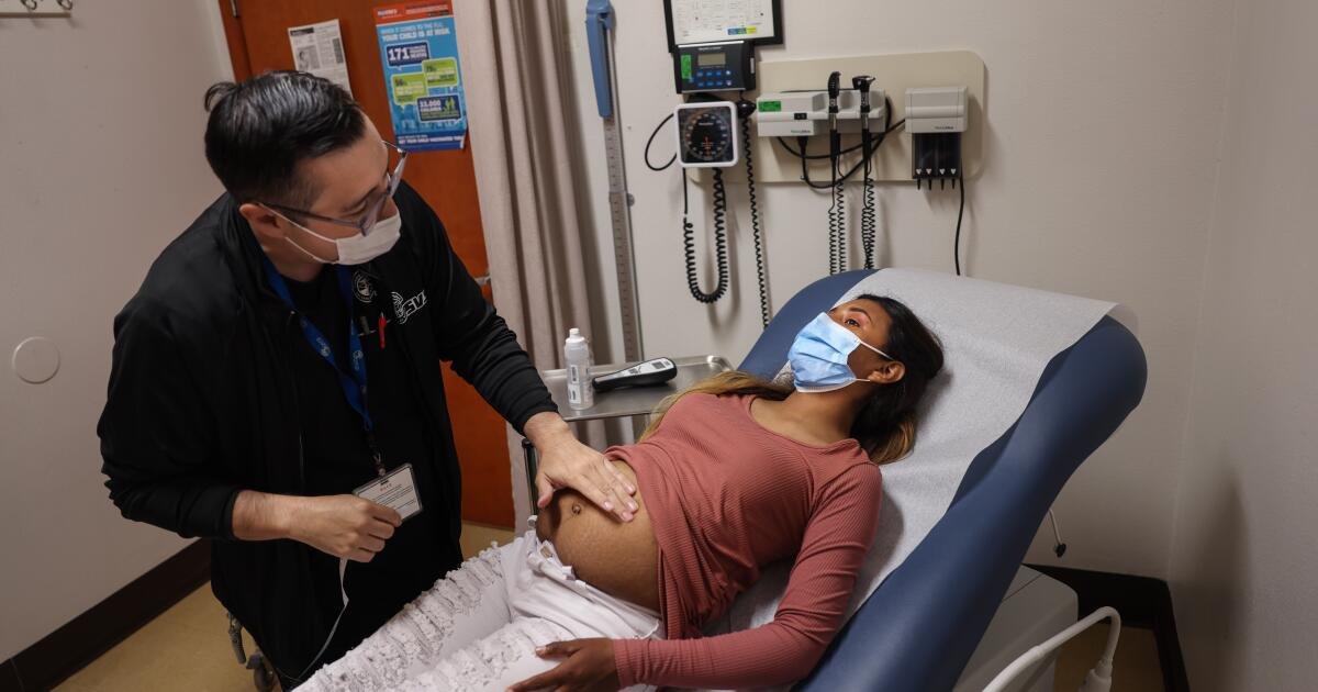 California no está retrocediendo en la atención médica para los inmigrantes, a pesar de las amenazas de Trump