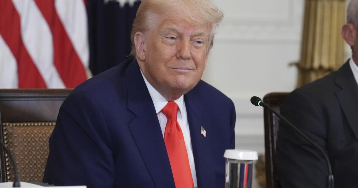 Trump amenaza el 50% de aranceles en la UE y el 25% de las penalizaciones en Apple a medida que su guerra comercial se intensifica