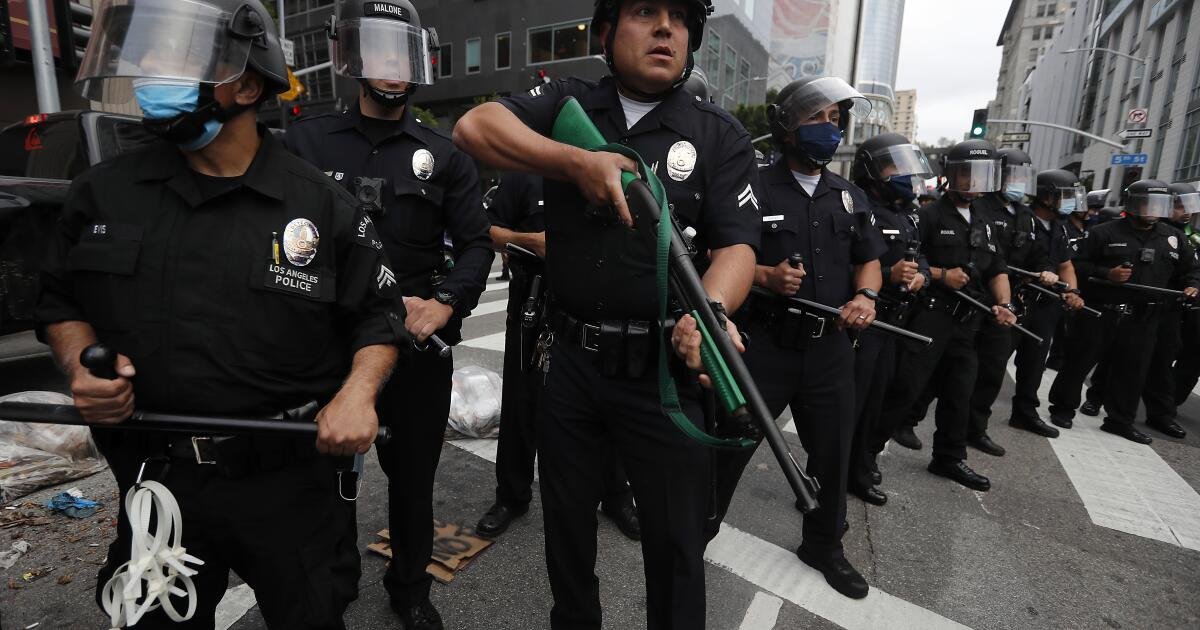El LAPD todavía está pagando por las tácticas de protesta de George Floyd. ¿Cambiarán las demandas las demandas?