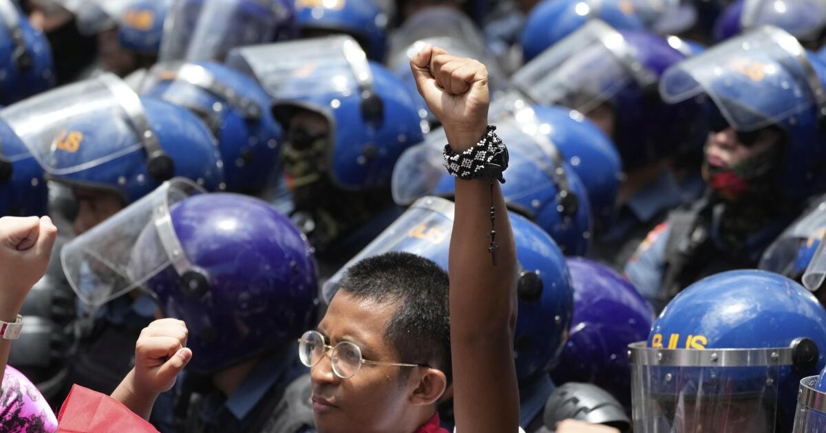 De Tokio a Turín a Los Ángeles, las políticas de Trump se cierran sobre las marchas del día de mayo
