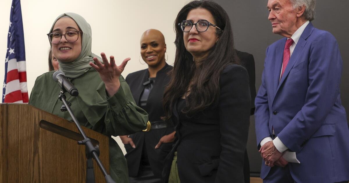Estudiante de la Universidad de Tufts en Boston después del lanzamiento del Centro de Detención de Louisiana