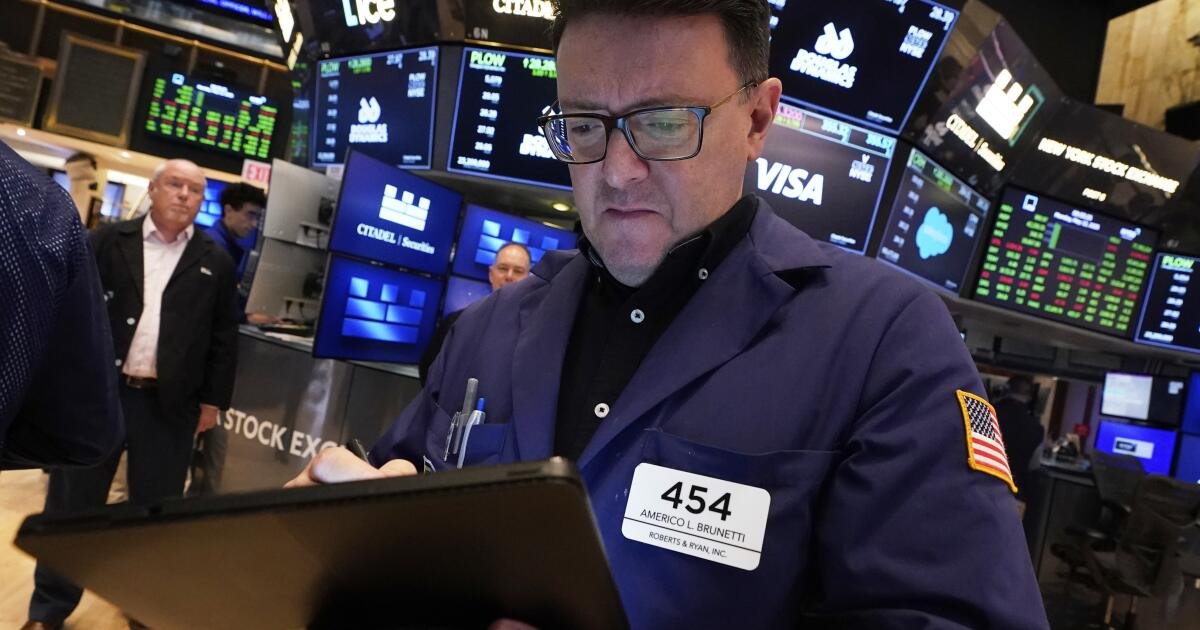 Dow salta 1.100 puntos y S&P 500 Rallies 3.3% después de la tregua anunciada en la guerra comercial estadounidense-china