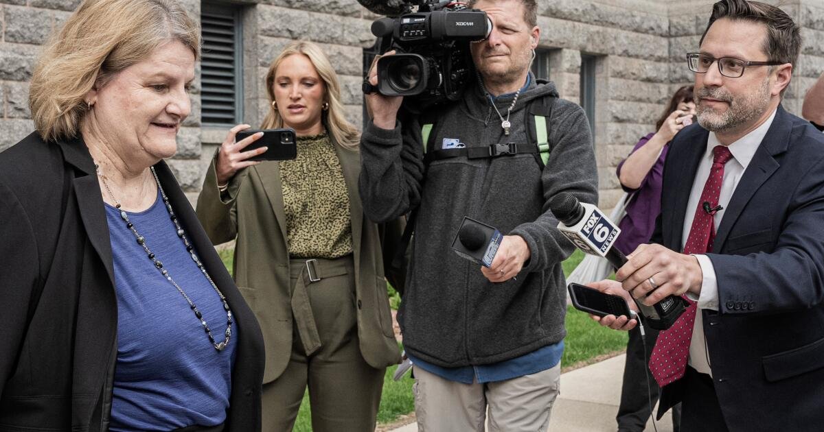 El juez de Wisconsin se declara inocente de ayudar a un hombre a evadir a los agentes de inmigración federales