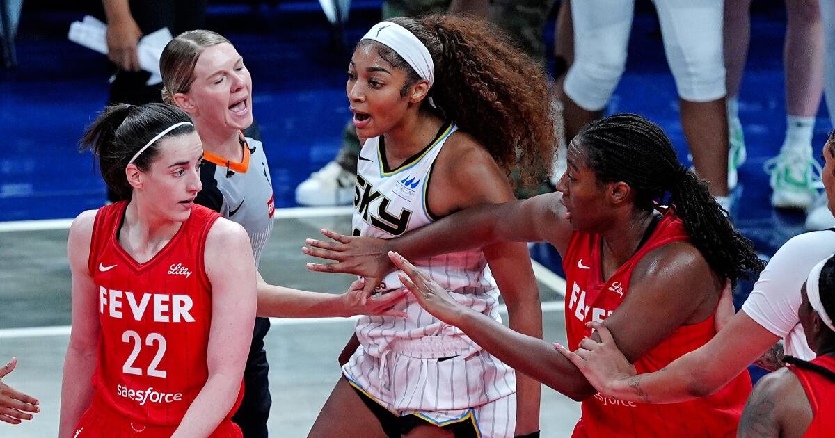 Un fan supuestamente hizo comentarios racistas hacia Angel Reese durante el juego Fever-Sky en Indiana