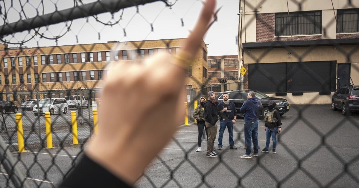 El alcalde de Newark niega el traspaso en el Centro de Detención de Inmigración después del arresto