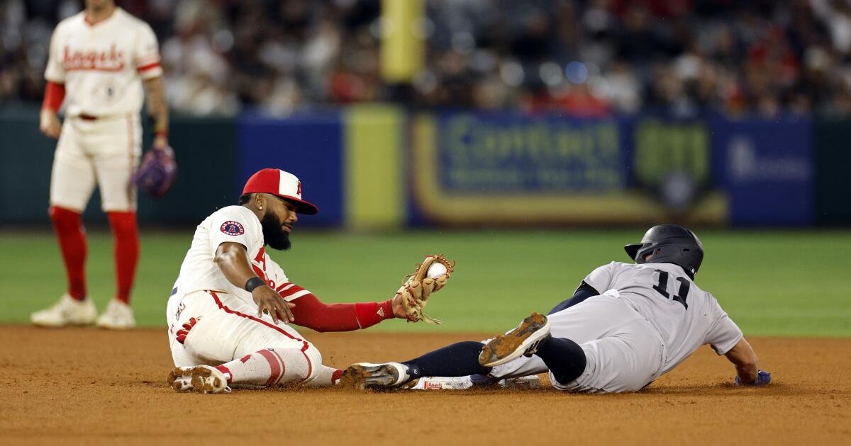 Rally de la novena entrada se queda corta cuando los ángeles pierden ante los Yankees