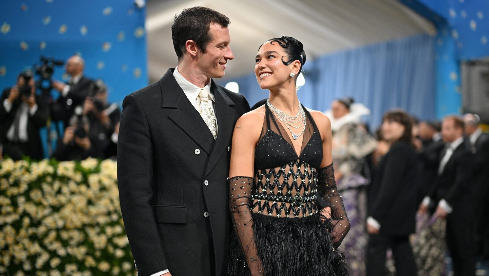 Callum Turner: 5 cosas que saber sobre el futuro marido de Dua Lipa