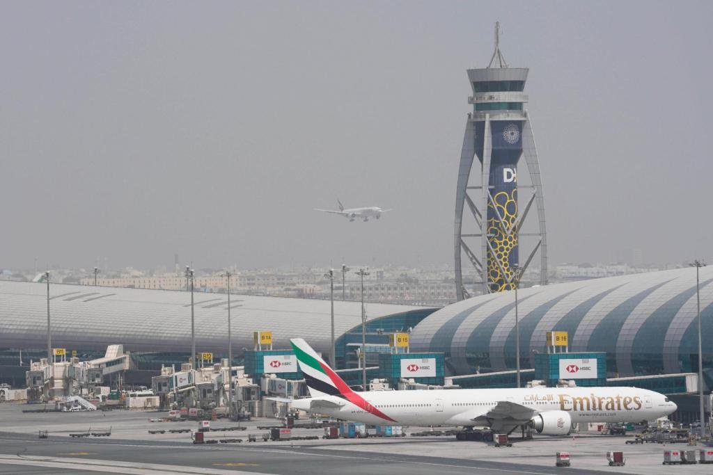 Los ataques estadounidenses en Irán se suman a las interrupciones globales de los viajes y las cancelaciones de vuelo