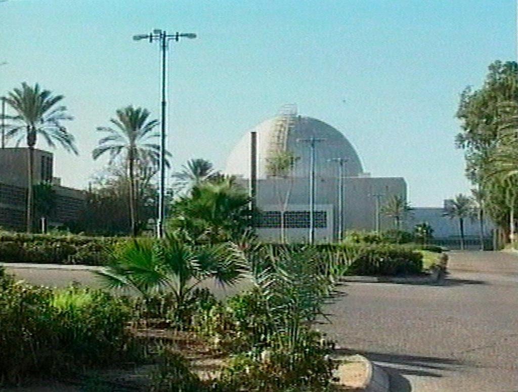 Mientras ataca el programa nuclear de Irán, Israel mantiene la ambigüedad sobre su propia