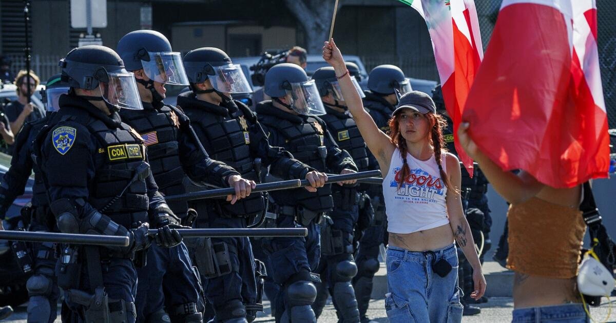 Las imágenes de disturbios, el giro político distorsionan la realidad en el terreno en Los Ángeles