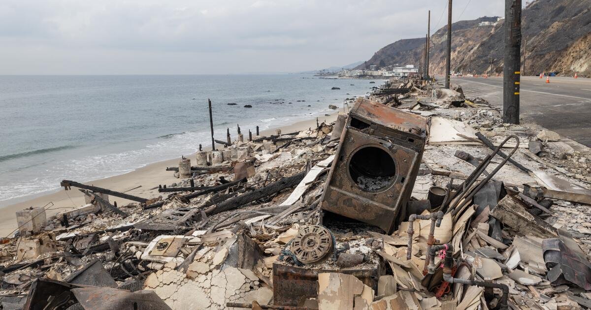 Las víctimas de bomberos del condado de Los Ángeles demandan AAA y USAA, alegando fraude de seguros