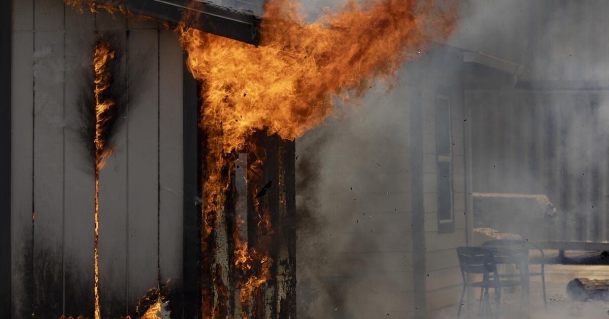 En una prueba, una casa quema, la otra está ilesa. ¿Una lección para la prueba de fuego?