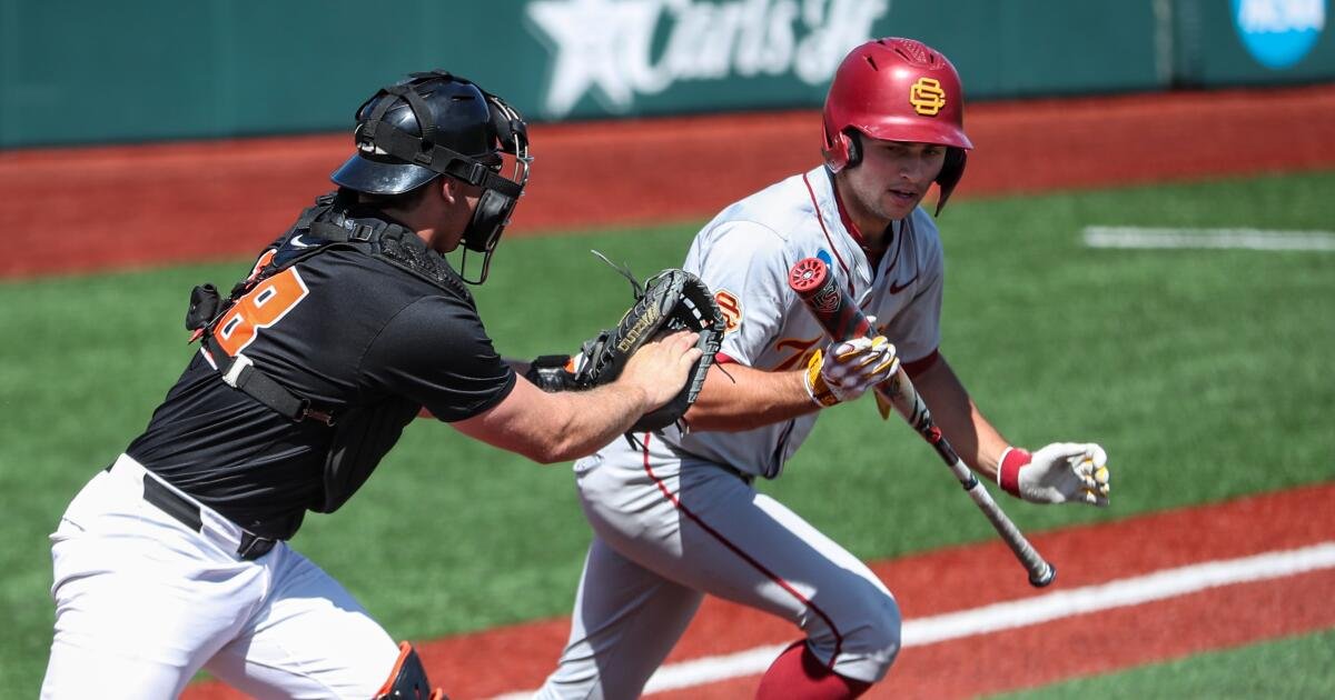 El informe deportivo: la temporada de béisbol de la USC llega a su fin