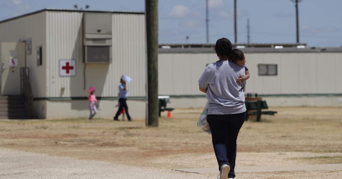 Los testigos del Centro de Detención de la Familia de Texas describen a los adultos que luchan contra los niños por agua limpia