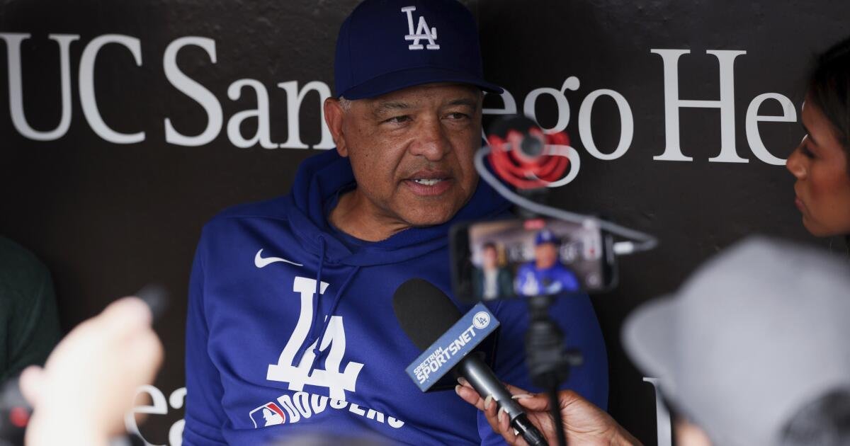 El gerente de los Dodgers, Dave Roberts, es siempre el centro tranquilo durante la tormenta