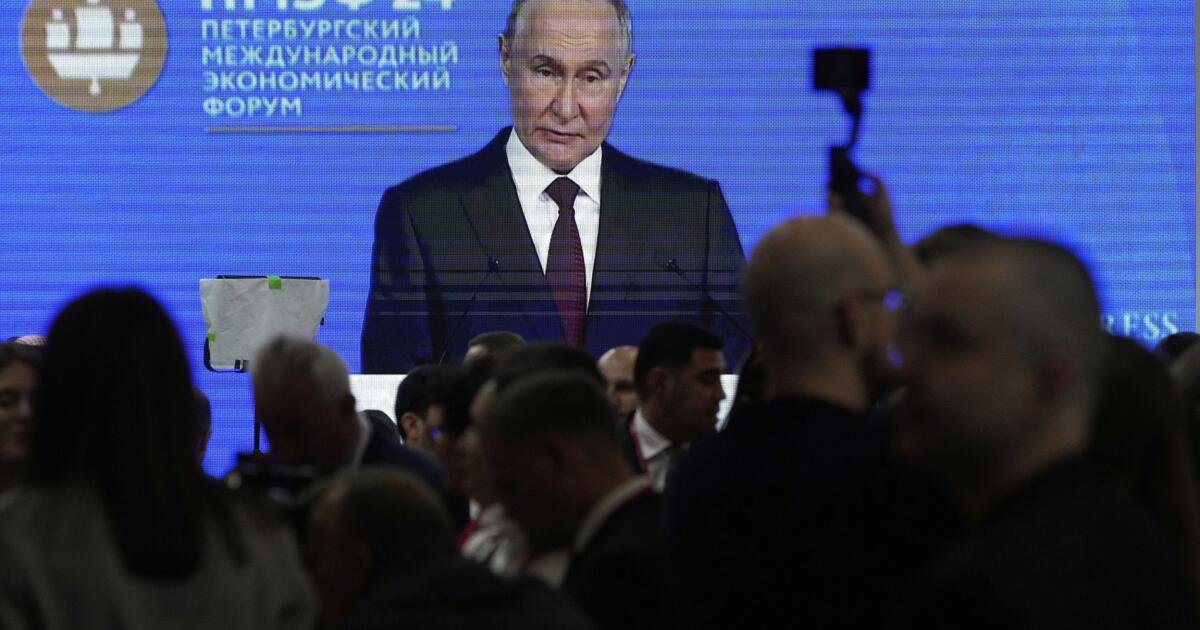 El ministro de economía de Rusia dice que el país está al borde de la recesión