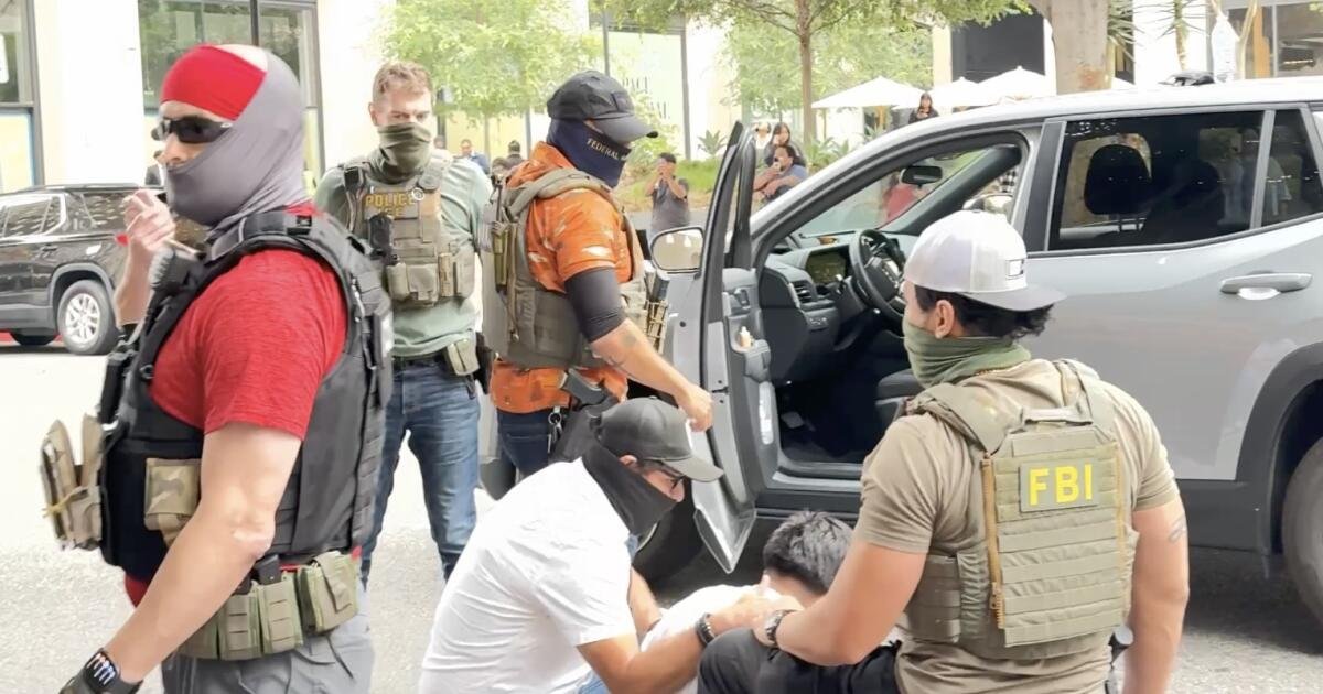 Los legisladores tienen razón al tratar de prohibir que los agentes de hielo oculten sus identidades