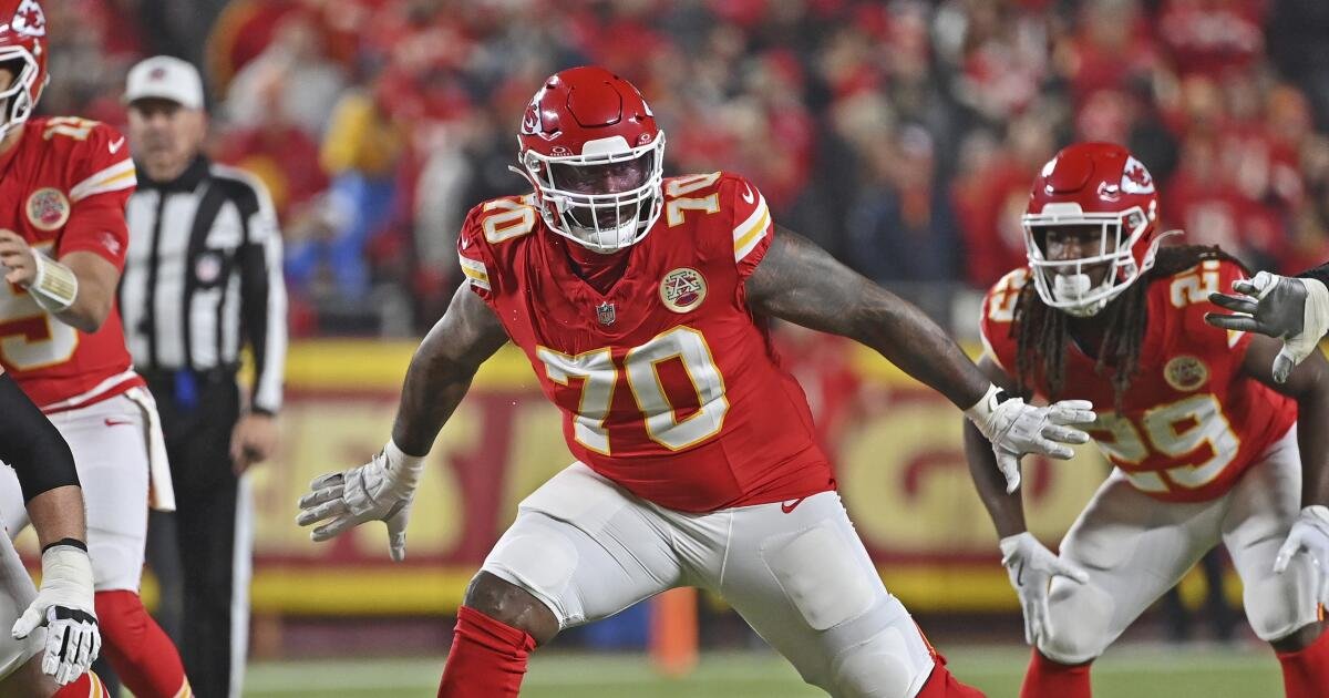 Rams refuerza la línea ofensiva firmando al tackle veterano DJ Humphries
