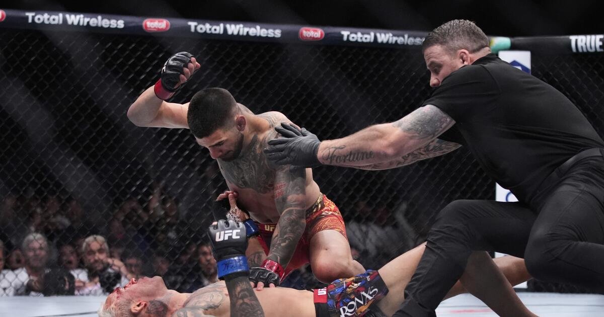 Ilia Topuria hace un caso por ser el mejor de UFC con KO de primera ronda de Charles Oliveira