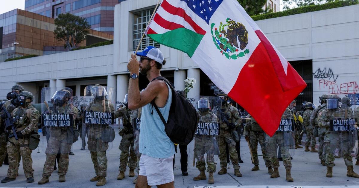 Las estafas de inmigración ‘notario’ que regresan bajo la represión de Trump, las autoridades advierten