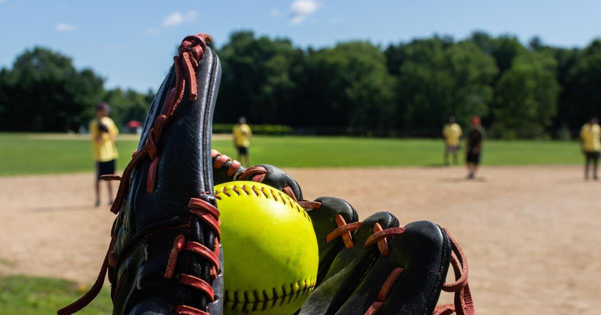 Béisbol y softbol de la escuela secundaria: resultados regionales de playoffs y emparejamientos