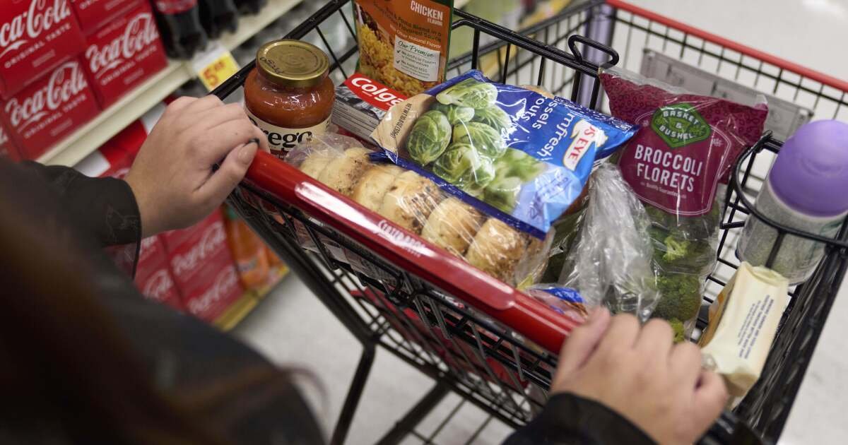 ¿Qué pasará con la asistencia alimentaria bajo el plan de reducción de impuestos de Trump? Una mirada a los números