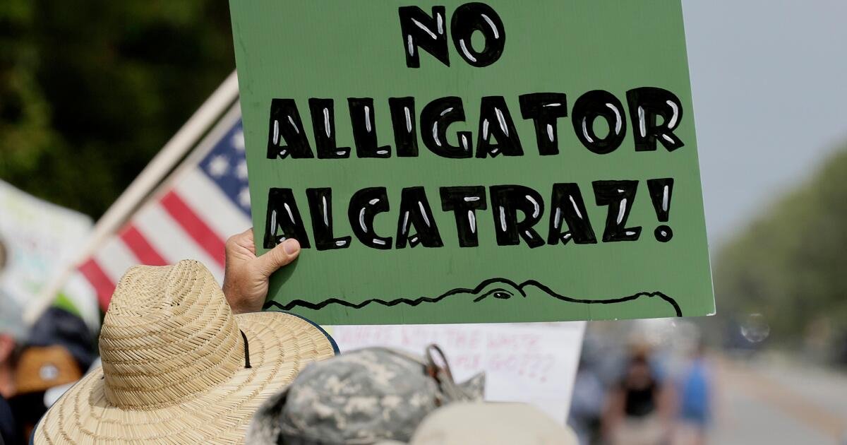 Trump visitará el nuevo centro de detención de inmigración 'Alligator Alcatraz' en Florida Everglades