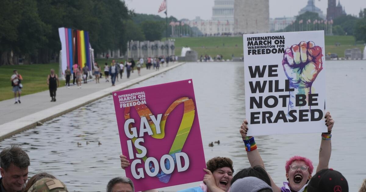 'No solo una fiesta': las celebraciones del orgullo mundial terminan con una política desafiante en exhibición