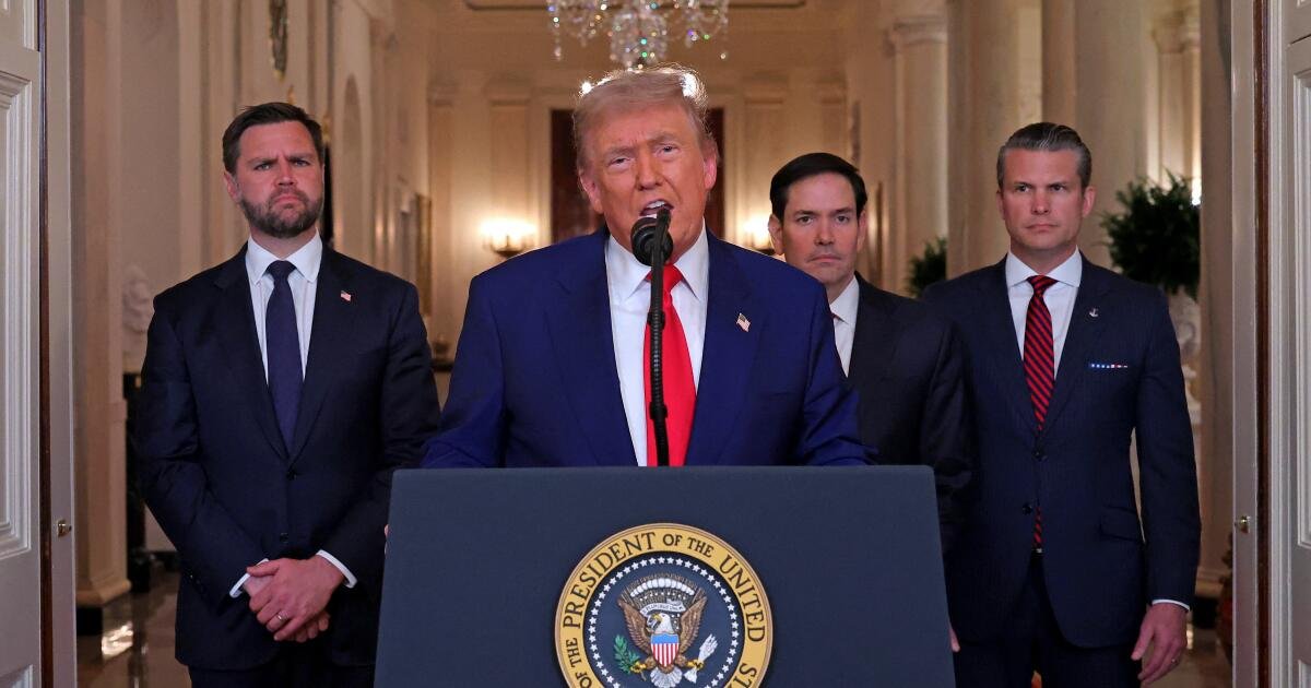 Trump dice que está abierto al ‘cambio de régimen’ en Irán, incluso cuando sus ayudantes insisten en lo contrario