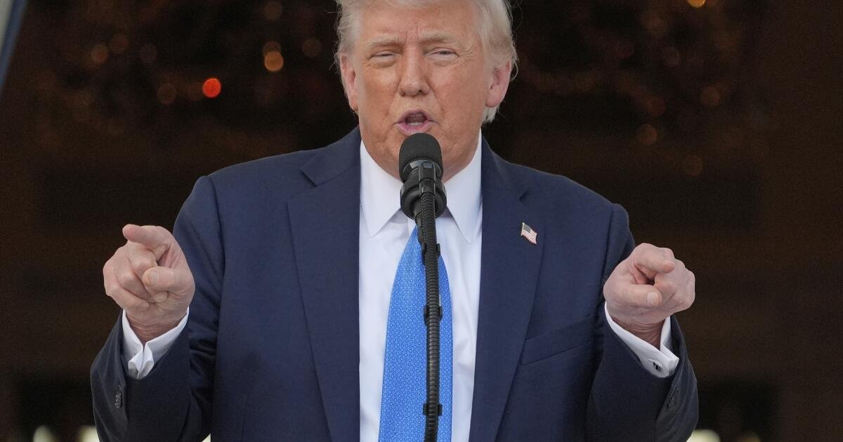 Trump una vez abrió la puerta a la comunidad LGBTQ+. Ahora los activistas dicen que es su principal amenaza
