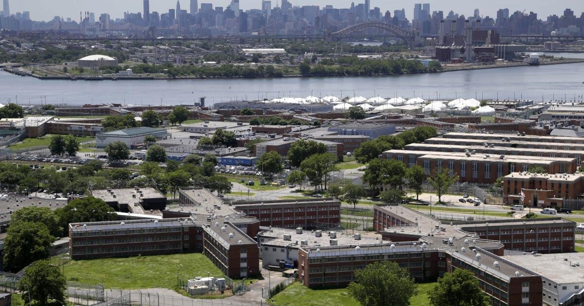 El juez bloquea el plan del alcalde Adams para permitir a los agentes de inmigración en la cárcel de la ciudad de Nueva York