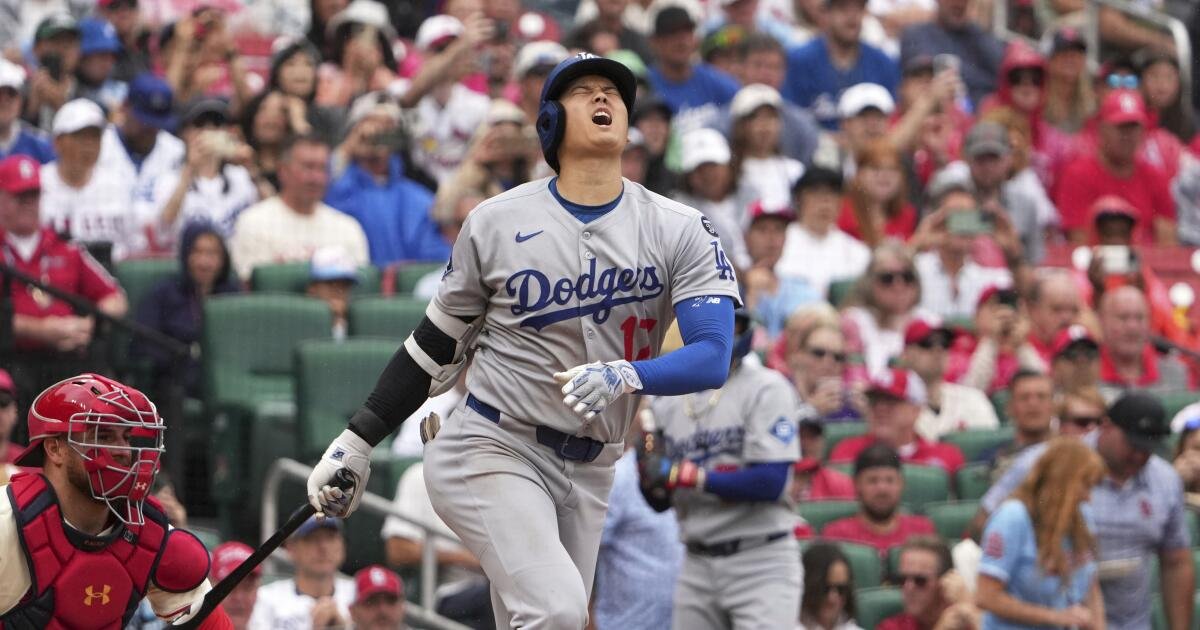 Los problemas ofensivos de los Dodgers continúan en derrota a los Cardenales