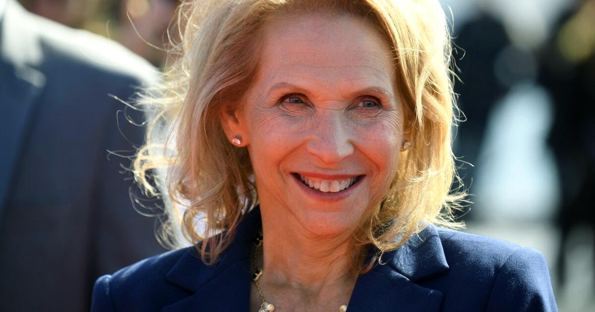 Paramount Silla Shari Redstone ha sido diagnosticada con cáncer de tiroides
