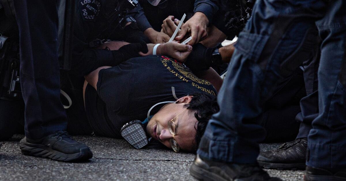 El tratamiento de la policía de la ley a los periodistas durante las protestas está una vez más bajo escrutinio