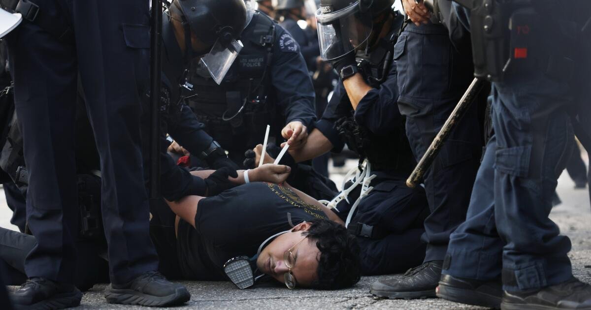 Cómo se llevó a la policía de Los Ángeles a la lucha por la represión de inmigración de Trump