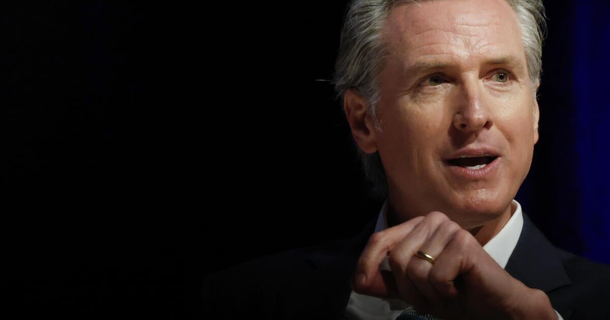 Newsom demanda a Fox News por difamación sobre la historia sobre la llamada telefónica con Trump