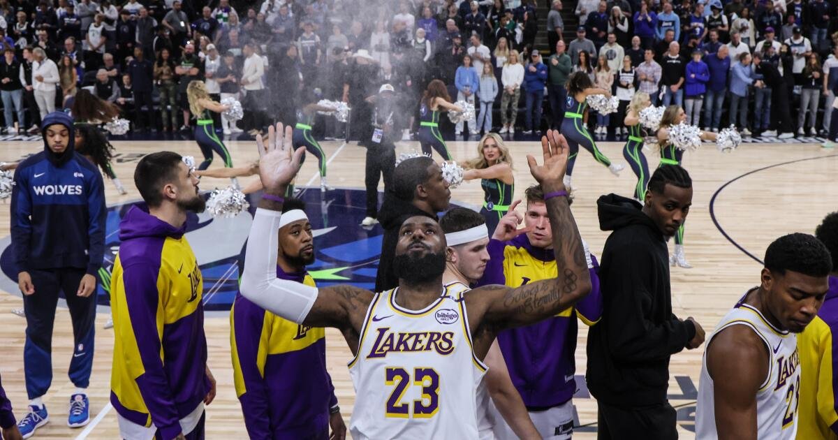 Los Lakers comercian con Chicago Bulls para ascender en la segunda ronda del draft de la NBA