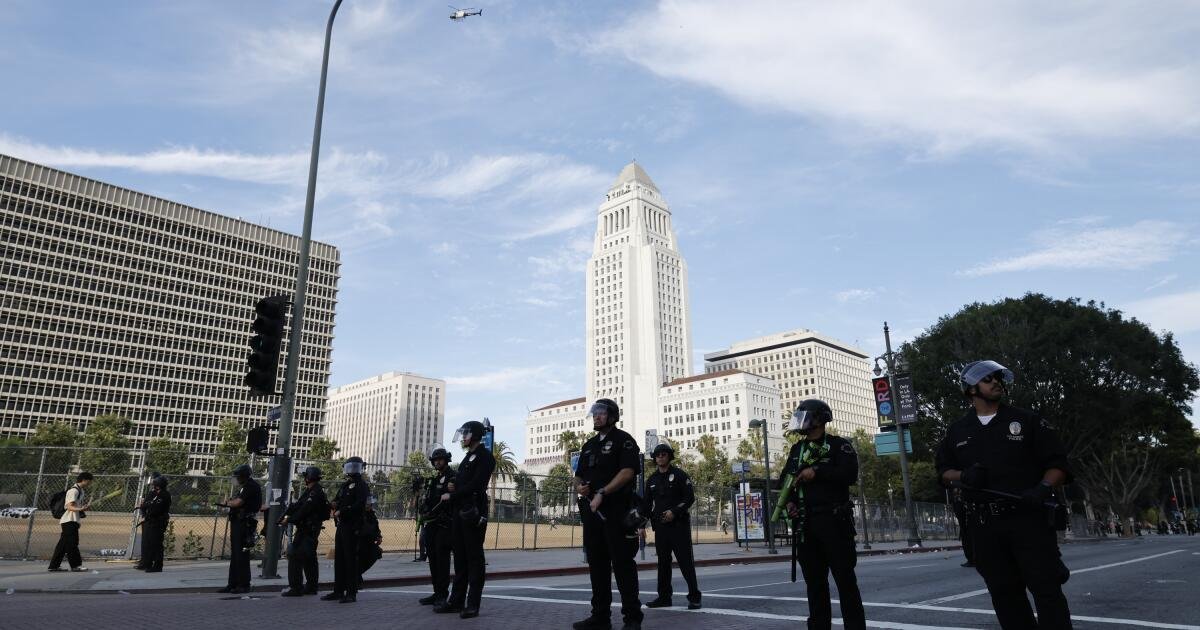 Los costos de protesta de la inmigración de LA alcanzan casi $ 20 millones para las reparaciones de la policía y la ciudad