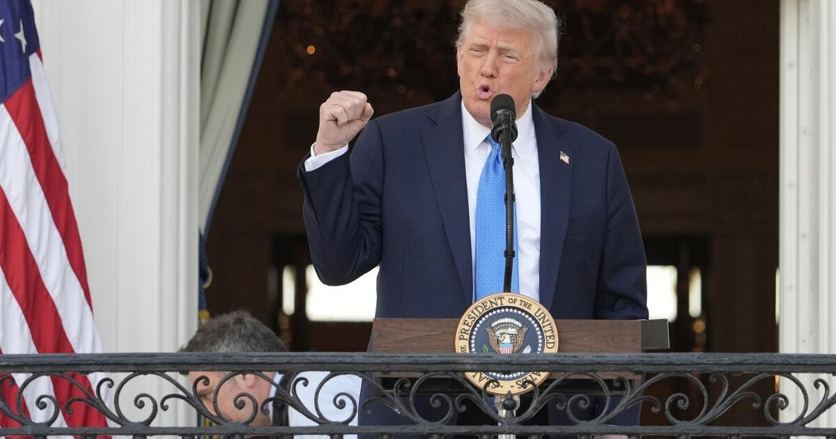 Trump anuncia que la prohibición de viajar que afecta a una docena de países que entrarán en vigencia el lunes