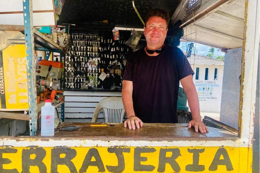 Comercio del bullicio de Zihuatanejo por una vida más tranquila en una pequeña ciudad mexicana